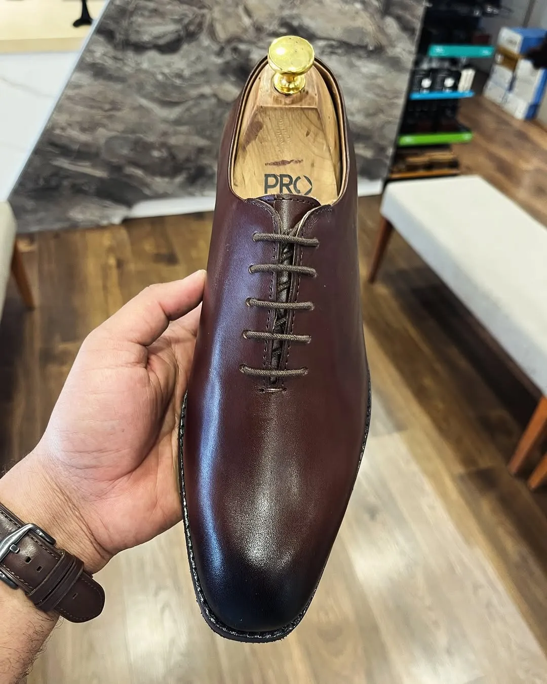 Elegant Brown Oxford with Burnished Toe Finish