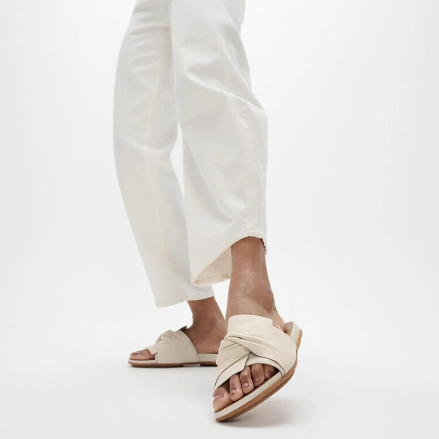 FitFlop Women's Gracie Soft-Twist Leather Slides Wedge Sandal