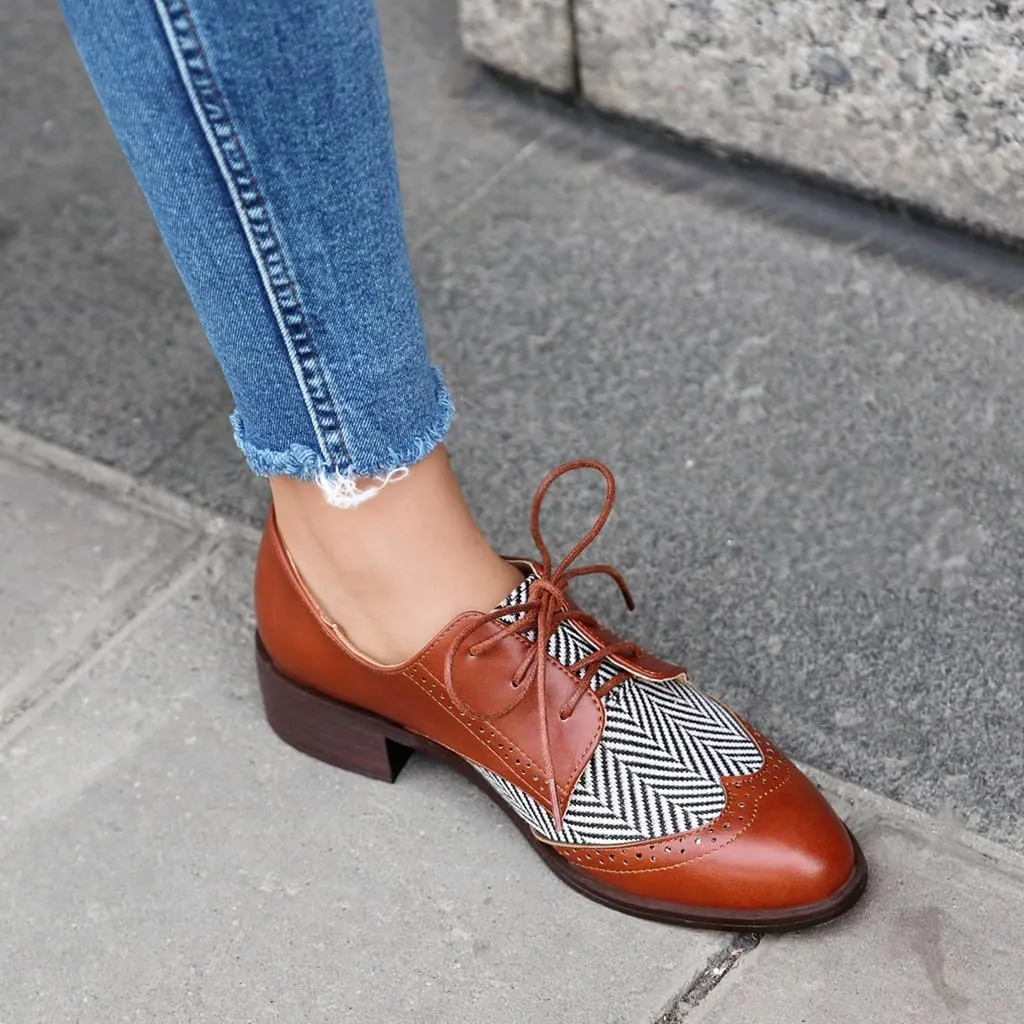 Women's Flat Low Heel Saddle Oxford Shoes Two Toned Wingtip Lace Up Perforated School Uniform Oxfords Brogues